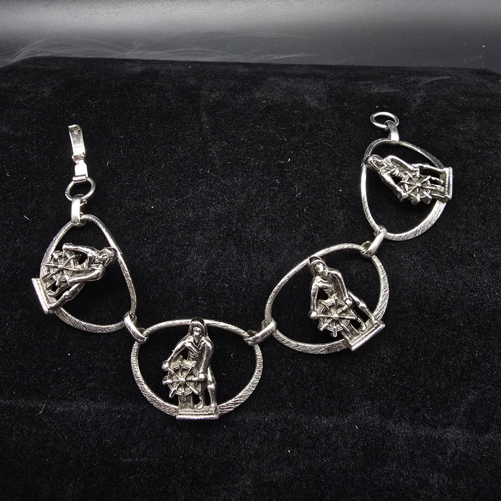 Sailor at Ship Wheel Bracelet Silver Tone Oval Links Vintage Possible Selini